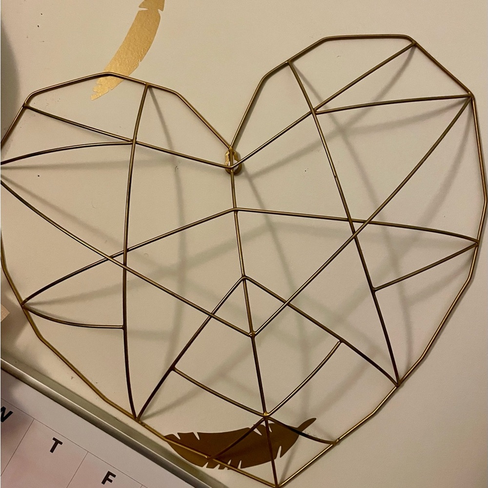 Gold Wire Heart Wall Decor